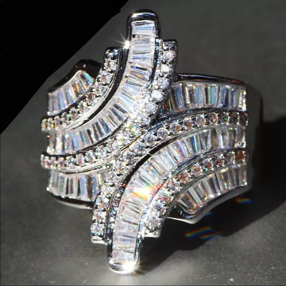 New Luxury Sterling Silver 4.4CT White Zircon RIng
